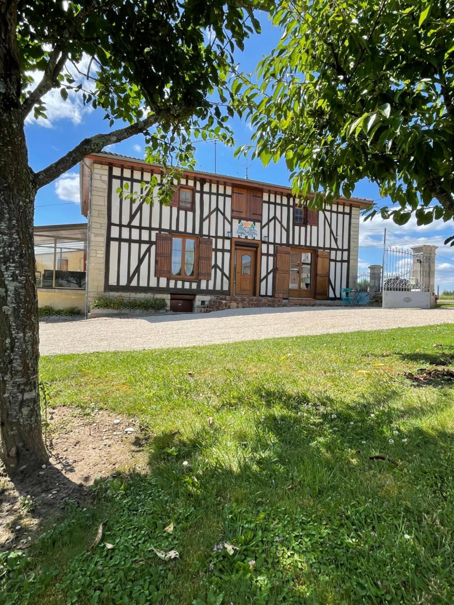 Domaine Des Deux Sapins Hébergement de vacances Voillecomte